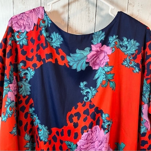 Reversible flowy blouse. Red, blue , pink and green top - Picture 6 of 7